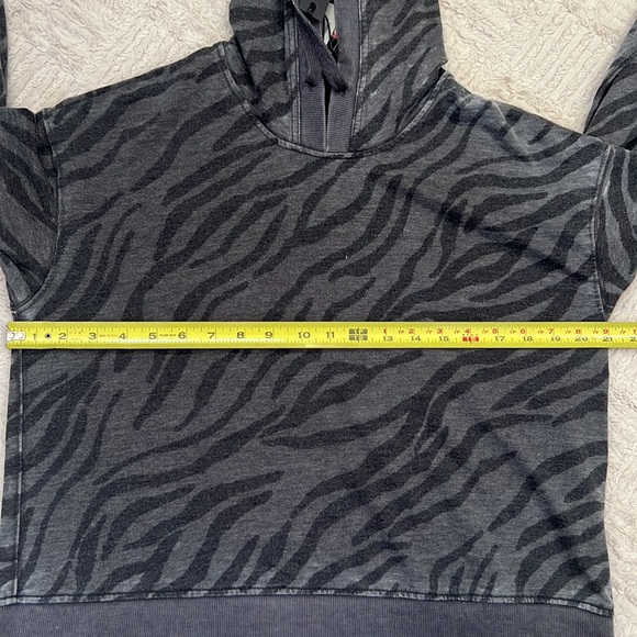 Jane & Delancey pullover hoodie, gray and black, New with tags, Size Small - Picture 15 of 16